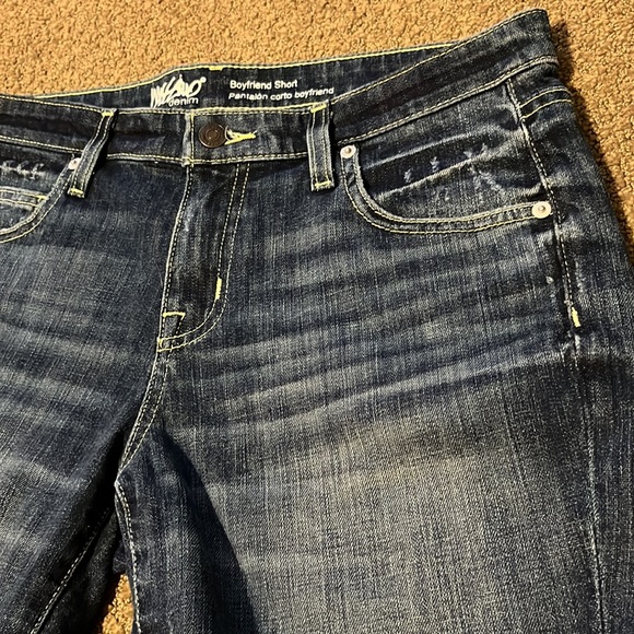 Cutoff Distressed Jean Shorts - Picture 7 of 9